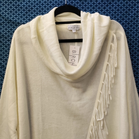 BIRCH NY - Womens solid creme sweater with scoop neck and fringe. NWT. Size - 1X - Picture 2 of 7